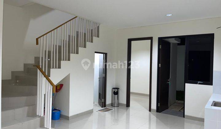 Di Jual Rumah3 Lt Atic Room Cluster Yarra Jakarta Timur. 2