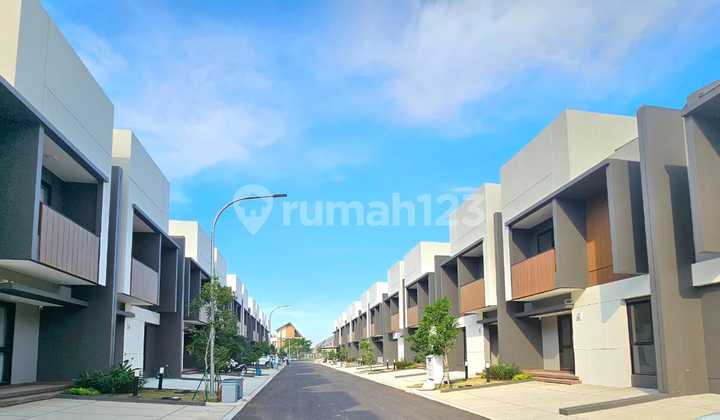 Wide 91m2 2-story House in Regia Cluster, Summareco Crown Gading Bekaai 2