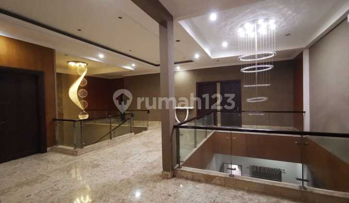 Di Jual Rumah Besar 2Lt 8Kt di Pondok Gede Bekasi.