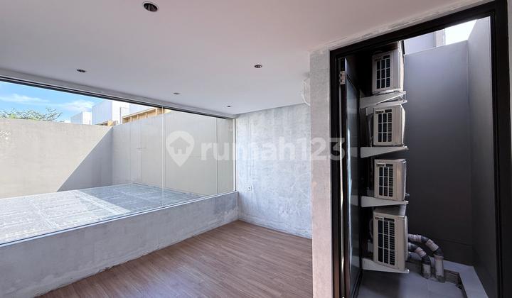 Luxury House in Elite Enchante Area, BSD Fully Furnished Nice 2