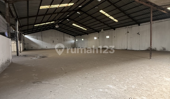Rare Find !! 1,600m² Warehouse for Rent on Cipondog Plot, Tangerang
