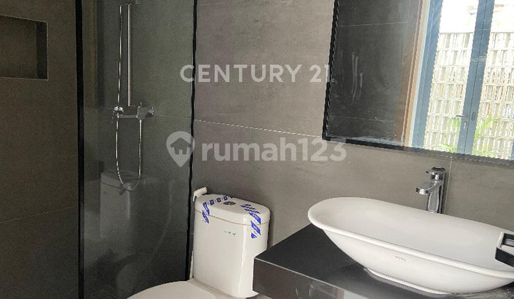 Dijual Rumah Baru Mewah dan Kekinian 3 Lantai di Pondok Indah