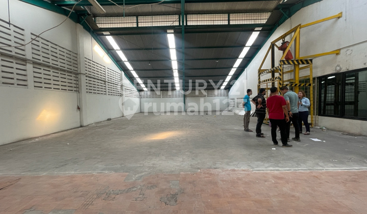 2-Story Warehouse in JIEP Pulogadung Industrial Area 2-Story Warehouse in JIEP Pulogadung Industrial Area