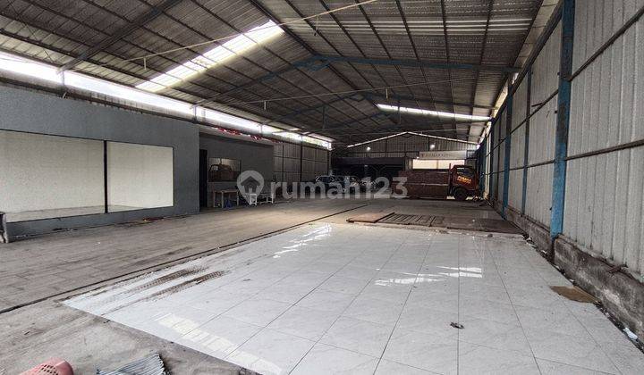 Disewakan gudang di jalan utama 1