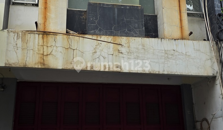 For Rent: Ciptomangunkusumo Shop House, Busy Area and Business Center