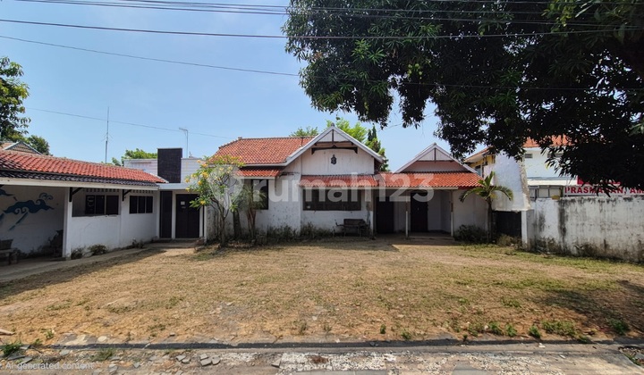 For Rent Vintage House in the Center of Cirebon City, Strategic Location For Rent Vintage House in the Center of Cirebon City, Strategic Location
