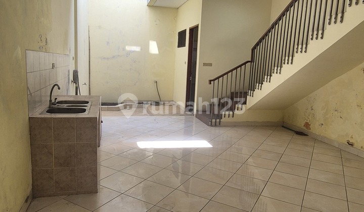 For Rent: Karanggetas Shop House Ready to Use in the Center of Cirebon Business District.