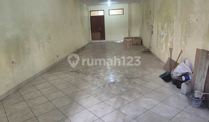 For Rent: Karanggetas Shop House Ready to Use in the Center of Cirebon Business District.