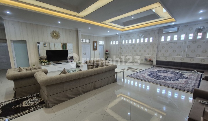 For Sale Luxury House and Very Strategic Kanggraksan Store