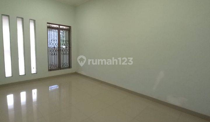  Rumah Semi Furnished Siap Huni di Taman Kopo Indah 3 1