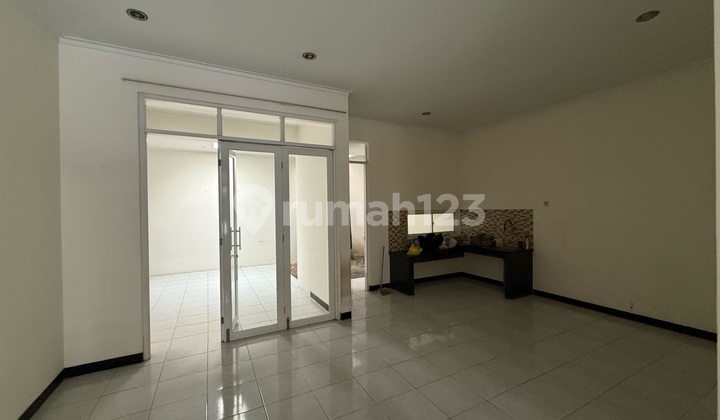 Nice House in Taman Kopo Indah Favorite Cluster