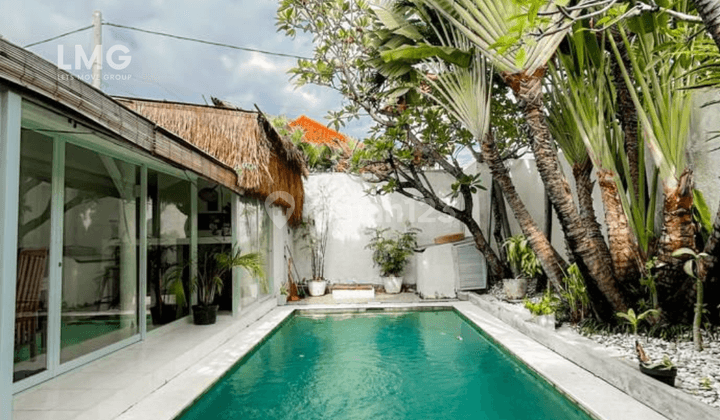 Disewakan Villa 2 Kamar Tidur Furnished di Seminyak 1