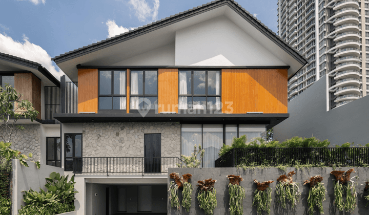 Rumah 2 Lantai Baru SHM di Kemang, Jakarta Selatan 1