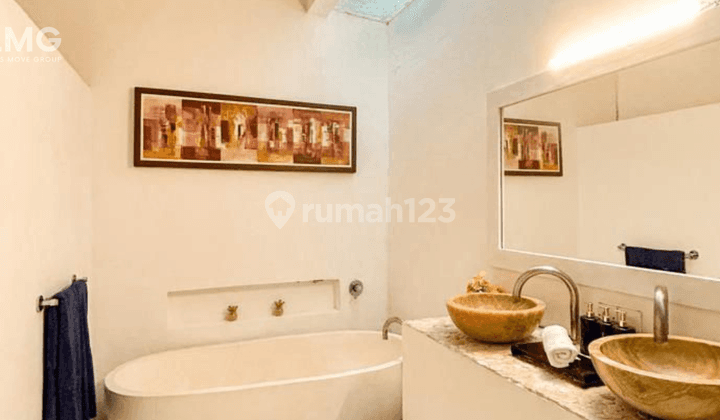 Disewakan Villa 2 Kamar Tidur Furnished di Seminyak 2