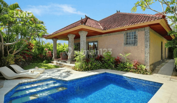 Rent a 3 Bedroom Villa in Ungasan, Bali 1