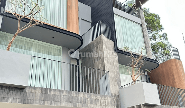 Rumah 4 Lantai di Jalan Kemang Utara, Jakarta Selatan 1