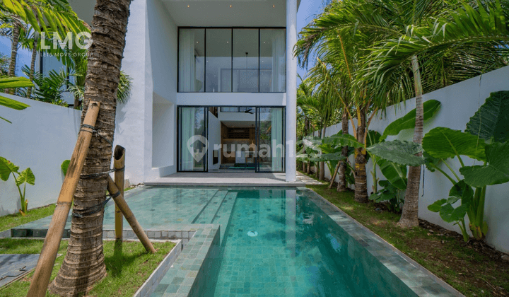 Luxury 3 Bedroom Villa in Seseh, Bali 1