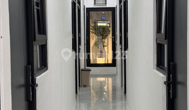 Super Strategis Hot Deals! Kost Baru 33 Kamar Eksklusif Hanya 500 M ke Binus Syahdan & 5 Menit ke Perkantoran Omset 1 M/Thn Roi 10% Rooftop Garden Akses 2 Mobil 2