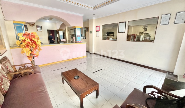 Hotel 100 Kamar Lokasi Super Strategis di Dekat Stasiun, Full Furnished, Akses Jalan 2 Mobil di Pinggir Jalan Besar 1