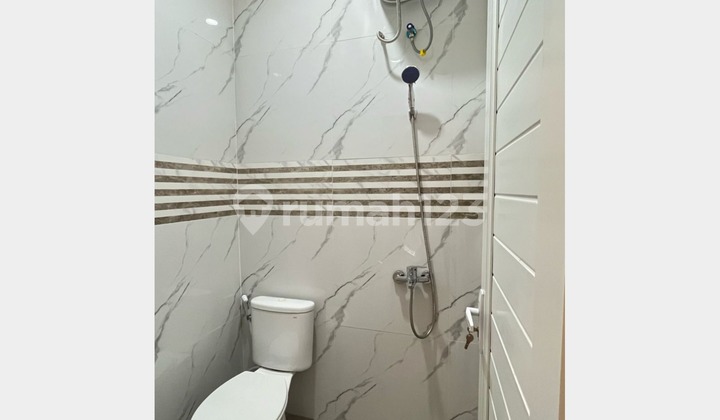 Kost Eksklusif 30 Kamar, Full Furnished & Kamar Mandi Dalam, Bangunan 4 Lantai, Selalu Terisi Penuh dengan ROI 10%, Berada di Lokasi Paling Strategis Kemanggisan.