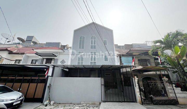 Kost Ekslusif Jalan 3 Mobil Dekat Sport Club Taman Palem Jakarta  1