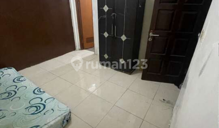 FULLY OCCUPIED 8-Room Boarding House in Grogol Near Various Campuses, 2-Car Street