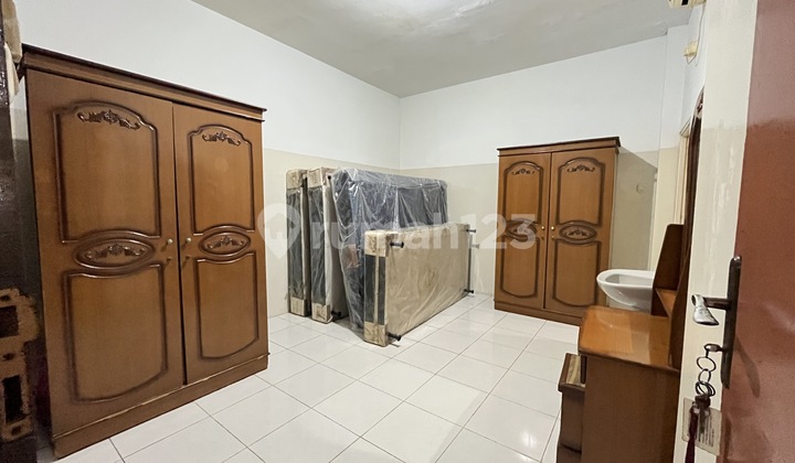 Hot Deal! Kost produktif 26 kamar di Karang Anyar Jakpus, lokasi strategis dekat pusat bisnis & perbelanjaan. Investasi langsung jalan, omset terjamin! Akses Jalan 2 Mobil, ROI 9% Hot Deal! Kost produktif 26 kamar di Karang Anyar Jakpus, lokasi strategis dekat pusat bisnis & perbelanjaan. Investasi langsung jalan, omset terjamin! Akses Jalan 2 Mobil, ROI 9%