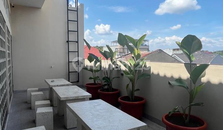 Kost Baru Premium 32+1 Kamar Full Furnished, Semua Km Dalam + Token Perkamar, Income 63 Juta/Bulan dan Roi 9-10%, Bangunan 3 Lantai 448 M² Siap Jalan, Lokasi Strategis Griya Loka Bsd Dekat Pasmod, Bca, Tol & Kampus.