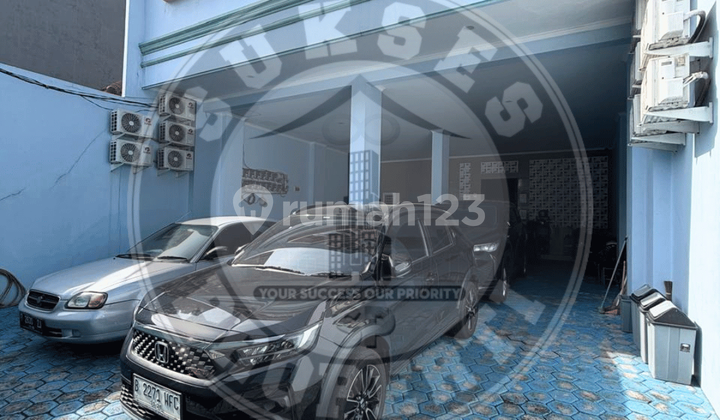 2 Minutes to St. Mangga Besar! Exclusive 5-Storey Boarding House with Elevator, Land Area 216 M², 8-Car Carport - Premium Asset in the City Center 2 Minutes to St. Mangga Besar! Exclusive 5-Storey Boarding House with Elevator, Land Area 216 M², 8-Car Carport - Premium Asset in the City Center