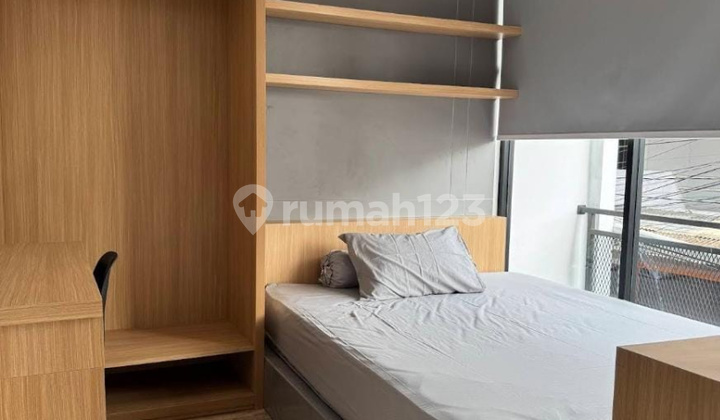 500 m Ke Binus Syahdan OMSET 1 M/TAHUN ROI 10% Kost Eksklusif Bangunan Baru Full Terisi 33 Kamar, 5 Menit ke Perkantoran Slipi & Palmerah Rooftop Garden