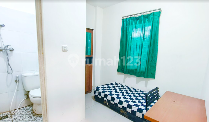 Dekat TRISAKTI & UNTAR Hanya 600 m! Kost 60 Kamar Full Terisi, Akses 2 Mobil, Busway 1 km, ROI 9%, Omset 1 M/Tahun