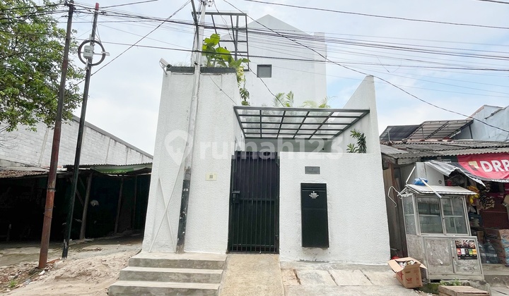 BANTING HARGA 3,6 M! Kos Eksklusif 14 Kamar, Fasilitas Kamar Super Lengkap di Meruya, ROI 11%, Balik Modal Cepat!