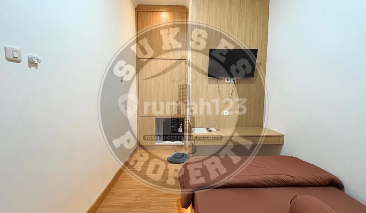 Revenue 1.1 M/Year, Exclusive Boarding House with 32 Rooms Fully Occupied in Palmerah, ROI 9-10%, Near Campus & Offices, Car Accessible. 2
