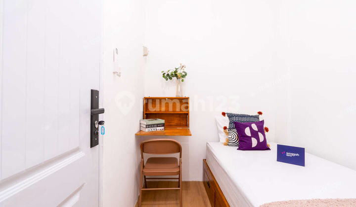 Omset Stabil 367Vjt/Tahun & Roi 10-12%, Kost Bangunan Baru 18 Kamar di Tanjung Duren Full Occupancy 100%, Lokasi Emas Hanya 700 M ke Central Park, Dekat 4 Mall, Kampus & Perkantoran, Jalan Depan 2 Mobil-Unit Super Langka yang Jarang Banget Muncul di Marke 2