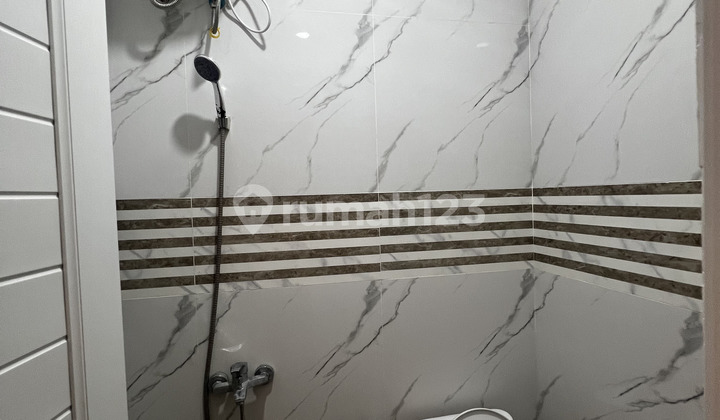 Full Occupancy 100%, Adjacent to Binus with 900 Million Annual Turnover, Exclusive Boarding House with 30 Fully Furnished Rooms Over 4 Floors, Strategic Location in Kemanggisan Near Major University, Easy Access, Loyal Tenants, Neat Cashflow, and Real 10% Annual ROI. 2