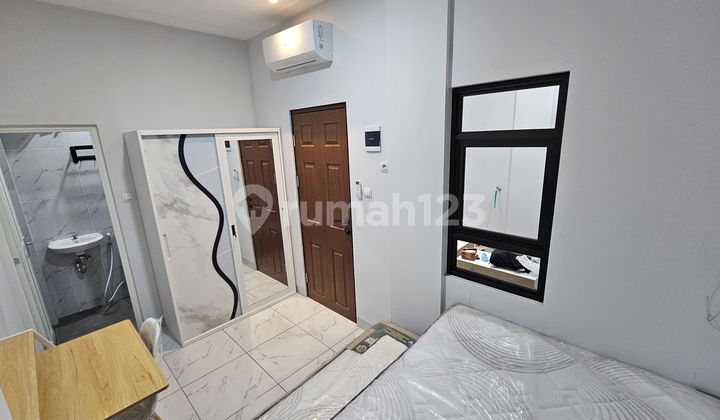 HANYA 1 MENIT ke MRT CIPETE, ROI TINGGI 10-12%, KOS EKSKLUSIF BARU PREMIUM 22 KT, KM Dalam semua, SHM, Bangunan Kokoh Kontraktor Punya, Full Furnished Eksklusif! HOT DEALS TOP STRATEGIS di Jakarta Selatan