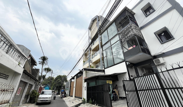 Full Terisi Kost Eksklusif 24 Kamar di Tebet, Omset 648 Jt/Tahun, Roi 10%, Akses Mudah Dekat ke Stasiun Manggarai, Busway, Perbankan, Perkantoran, Mall, Rumah Sakit, Jln Lebar 2 Mobil Full Terisi Kost Eksklusif 24 Kamar di Tebet, Omset 648 Jt/Tahun, Roi 10%, Akses Mudah Dekat ke Stasiun Manggarai, Busway, Perbankan, Perkantoran, Mall, Rumah Sakit, Jln Lebar 2 Mobil