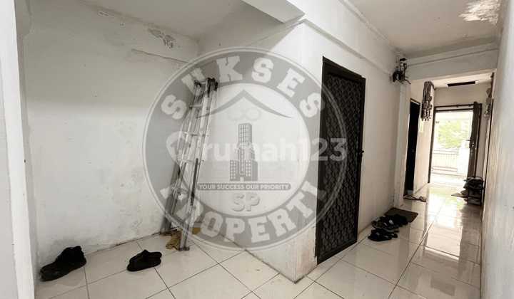 Below Market Price, Selling at a Loss! Fully Occupied 8-Room Boarding House in Grogol, Potential 30 KT, Turnover Could Reach 900 Million/Year