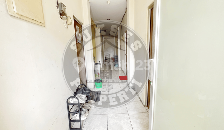 4 Minutes to Mangga Besar Station, Productive Kost 26, Carport for 4 Cars, Only 1 Minute to Karang Anyar Main Road. 2