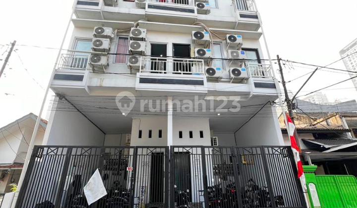 BANTING HARGA 1,5 M, ROI 10%, JUAL CEPAT Kost 42+1 Kamar, dari 9,2 M Jadi 7,7 M NEGO SAMPAI DEAL, Hanya 1 km ke New Soho, CP, Perkantoran Tanjung Duren dan Berbagai Kampus Besar (UNTAR, UKRIDA, TRISAKTI) 2