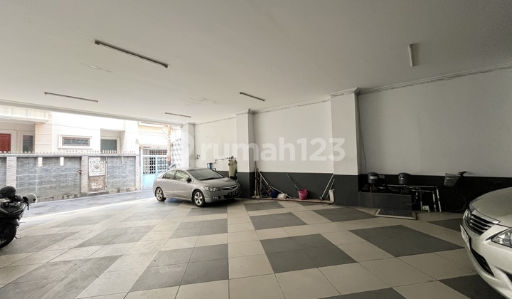 Selangkah ke Jln Raya Kost Eksklusif 42 Kamar di Petojo Omset 1,44 M/Tahun Jln Lebar 2 Mobil Selangkah ke Jln Raya Kost Eksklusif 42 Kamar di Petojo Omset 1,44 M/Tahun Jln Lebar 2 Mobil