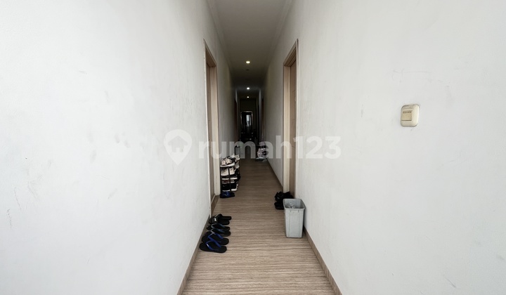 Kost Eksklusif 42 Kamar Omset 1,44 M/Tahunln 2 Mobil, Selangkah ke Jln Raya Besar Kost Eksklusif 42 Kamar Omset 1,44 M/Tahunln 2 Mobil, Selangkah ke Jln Raya Besar
