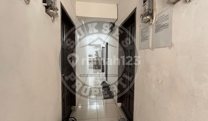 FULLY OCCUPIED 8-Room Boarding House in Grogol Near Various Campuses, 2-Car Street 2