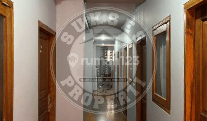 Banting Harga! 1 Menit ke Universitas Mercu Buana - Kost 30 Kamar Full Isi, Omset 510 Jt/Tahun, Roi 8-10% Akses 2 Mobil bisa KPR