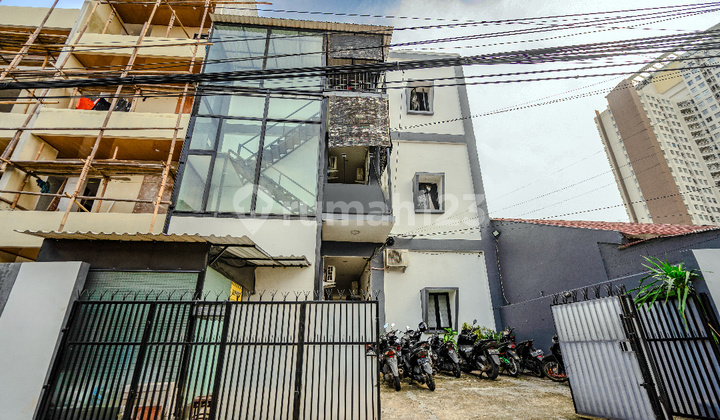 Turun Harga! Roi 10% Omset 676 Jt/Tahun Full Terisi Kost Eksklusif 24 Kamar Full Furnished, Lokasi Super Strategis di Tebet Akses Mudah Terjangkau Dekat Perkantoran Turun Harga! Roi 10% Omset 676 Jt/Tahun Full Terisi Kost Eksklusif 24 Kamar Full Furnished, Lokasi Super Strategis di Tebet Akses Mudah Terjangkau Dekat Perkantoran