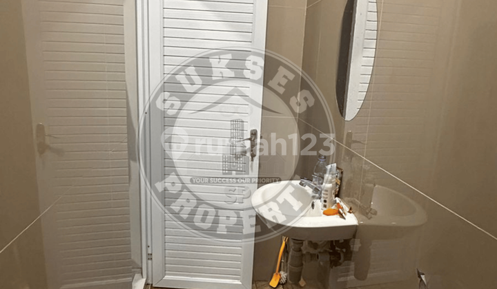 4 Minutes to Untar, Large Building Kost with 41 Rooms in Tanjung Duren, Access for 2 Cars. 2