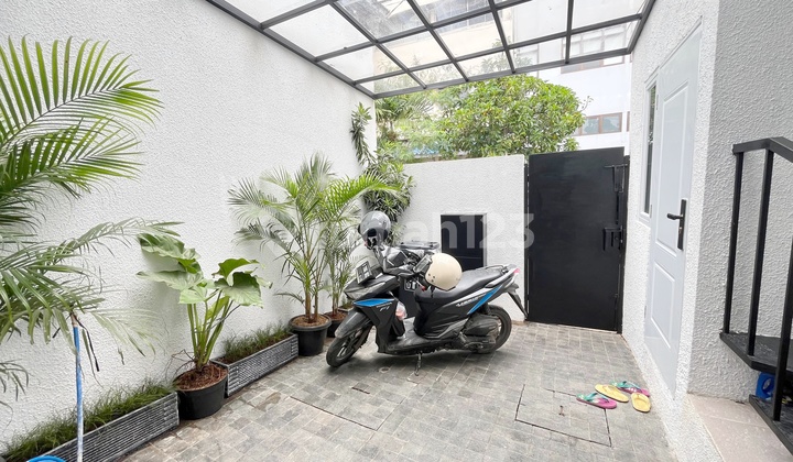 Slashing Prices FULL OCCUPANCY HIGH ROI 11% Premium Exclusive Dormitory 14 Rooms New Building 300 m to Mercu Buana University Slashing Prices FULL OCCUPANCY HIGH ROI 11% Premium Exclusive Dormitory 14 Rooms New Building 300 m to Mercu Buana University