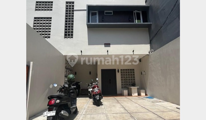 Bangunan Baru 448 M² Siap Pakai, Kost Bsd 32+1 Kamar dengan Semua Fasilitas Lengkap, Omset 63 Juta/Bulan, Lingkungan Tenang Tapi Tetap Strategis Dekat Pusat Bsd City, Cocok untuk Pemilik yang Cari Cashflow Aman.