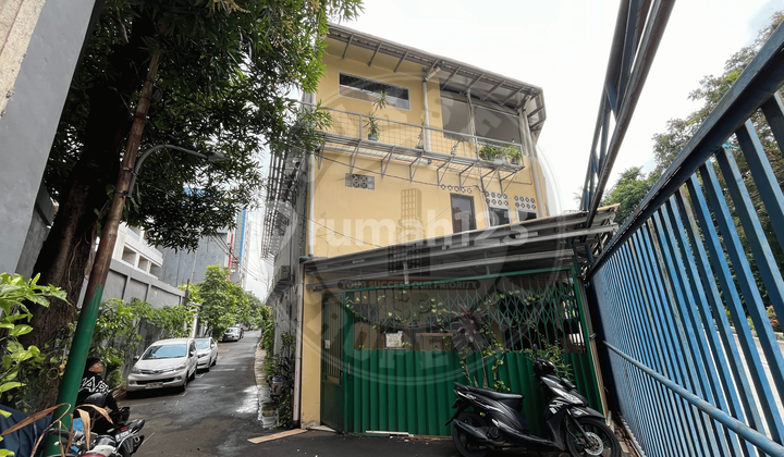 Turnover 924 Million/Year ROI 10% Exclusive Boarding House 37 Rooms Fully Occupied in Petojo Access for 2 Cars Only 120 M to Main Road Passed by Transjakarta Super Strategic Location in Central Jakarta 1