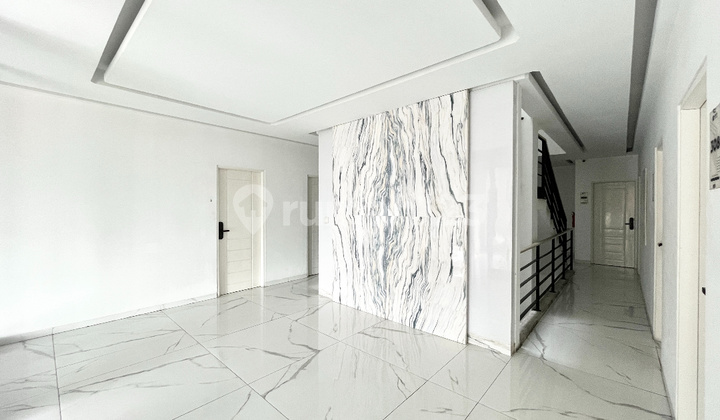ROI 10% Exclusive Premium Boarding House 45+1 Rooms Turnover 2.5 Billion/Year, Only 190 Meters to Binus & 5 Minutes to Slipi & Palmerah Office Areas, Occupancy 90-100%, Fully Furnished Luxury, Super Strategic Location in Kemanggisan Near Campus, Banking, Hospital, and Mall 2
